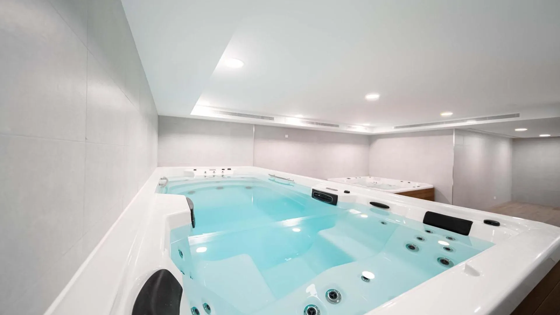アパート Casa Sol Luxury Rooftop Penthouse Gym Spa Pools マルベーリャ スペイン